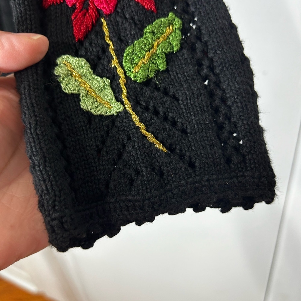 Storybook Knits Beaded Embroidered Christmas Poinsettia Santa Holiday Sweater M - Picture 5 of 11